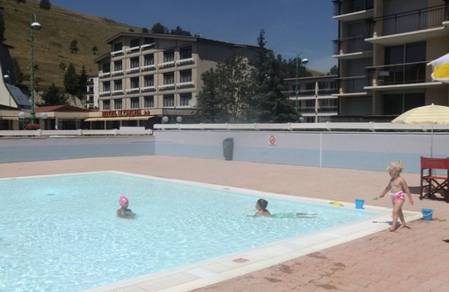 Les Deux Alpes Apartment | Modern Ground Floor Apartment in Great Location- Perfect for Families or Couples