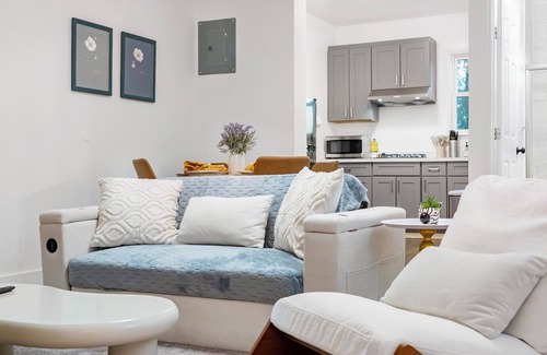 San Jose Apartment | Modern Guest House/AC/TV/Desk/Central Sanjose