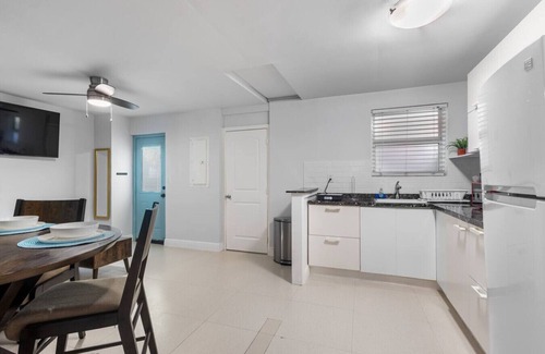 The Roads House | Modern Guest House Apt/Next to Brickell/1Bed/1Bath