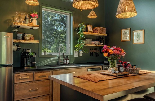 Middlebury House | Modern Guest House in Amish Country