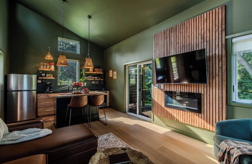 Middlebury House | Modern Guest House in Amish Country