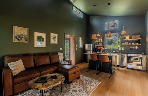 Middlebury House | Modern Guest House in Amish Country