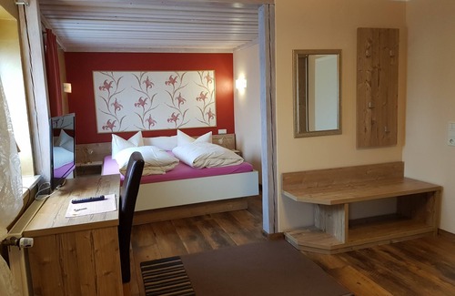 Hilpoltstein House | Modern guest room with private bathroom Sat-TV for 2 persons