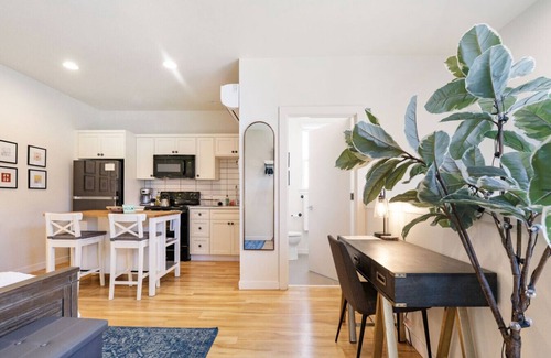 Boise House | Modern Guest Studio in Portland’s Vibrant Boise District