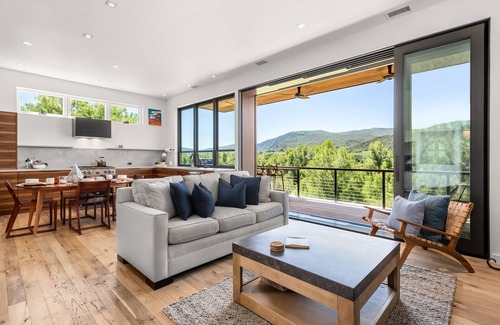 El Jebel House | Modern Guesthouse Roaring Fork