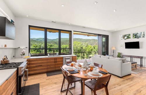 El Jebel House | Modern Guesthouse Roaring Fork