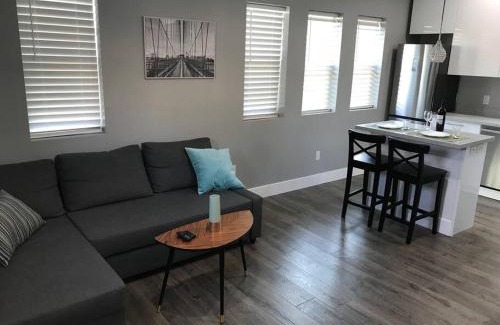 Centennial Apartment | Modern Guesthouse w Private Patio and Hot Tub