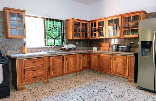 Belmont Villa | Modern Happy Retreat Villa in Belmont, JA. Next to Peter Tosh Mausoleum.