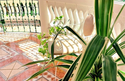 Belmont Villa | Modern Happy Retreat Villa in Belmont, JA. Next to Peter Tosh Mausoleum.