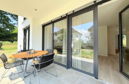 Unteruhldingen Apartment | Modern Harmony suite with covered terrace near the lake and beach in Uhldingen-