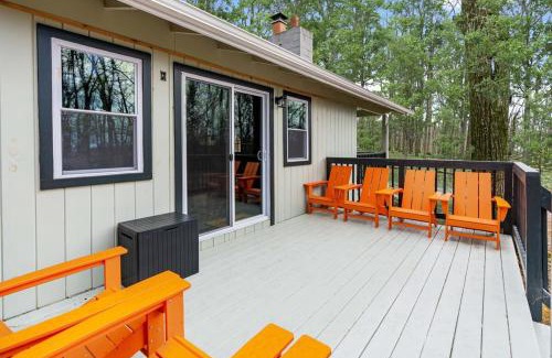 Kabletown Ski Chalet | Modern Harpers Ferry Cabin w Hot Tub Deck WiFi