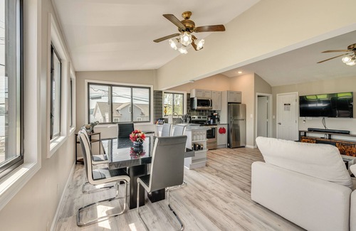 Harveys Lake Apartment | Modern Harveys Lake Apartment w/Beach Access!