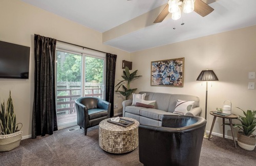 Ypsilanti Apartment | Modern Haven by EMU: Great for Med Students, Pet-Friendly
