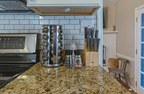 North Raleigh House | Modern Hideaway near North Hills