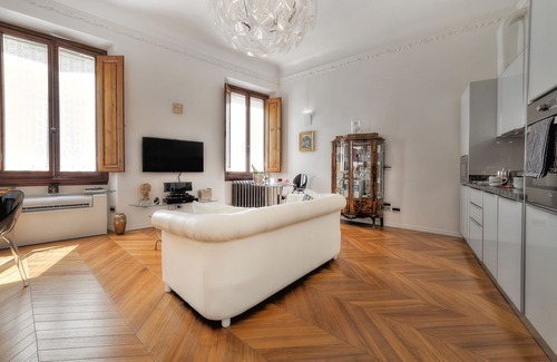 Duomo Apartment | Modern, High End Comfort and Antique Charm close to Duomo, Train Station
