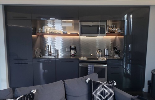 Kerns Apartment | Modern high-rise apartment minutes from Downtown Portland. Great view!