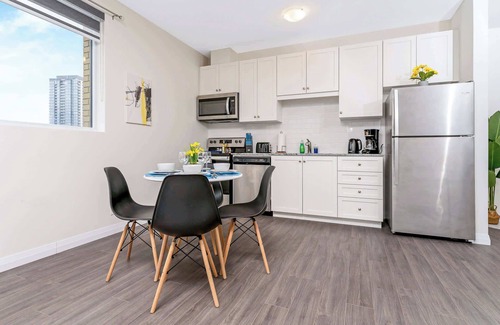 Kitchener Condo | Modern High Rise Condo w Private Patio—Downtown