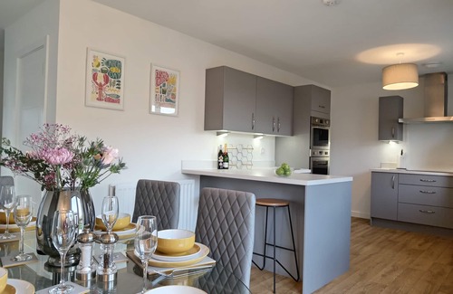 Balloch House | Modern Highland Retreat | Sleeps 7 + Infants | Quiet Family Area Near Inverness