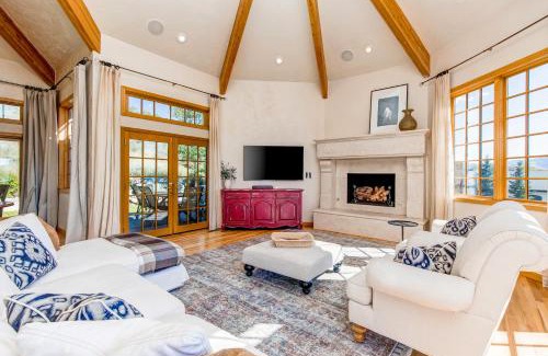 Summit Park House | Modern Hillside Manor