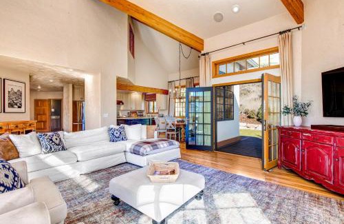 Summit Park House | Modern Hillside Manor