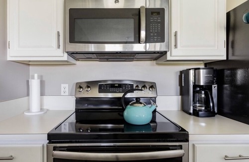 Acme Condo | MODERN HILLTOP RETREAT AT THE GRAND TRAVERSE RESORT! 5 Minutes to Horse Show!