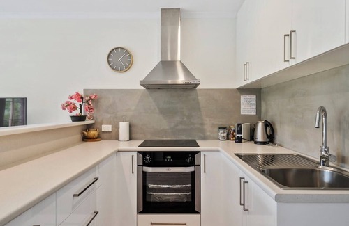 West Hobart House | Modern Hobart Townhouse with Parking 2 Bed 2 Bath.