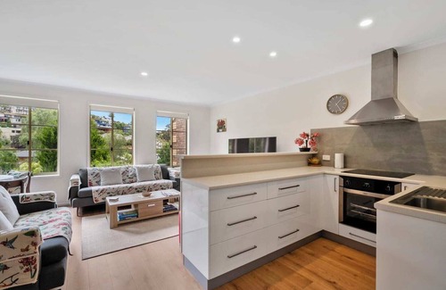 West Hobart House | Modern Hobart Townhouse with Parking 2 Bed 2 Bath.