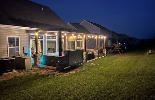 Christiansburg House | Modern Hokie Home ~ Master on main, Va Tech, Radford, C-Burg & Tesla Charger