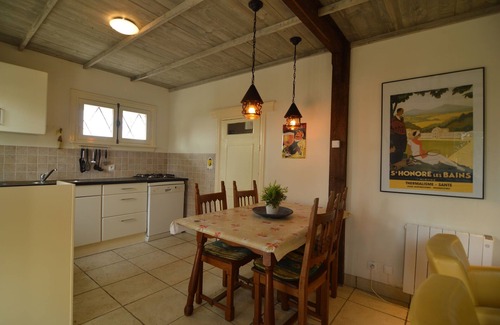 Saint-Honore-les-Bains House | Modern holiday home with lovely garden