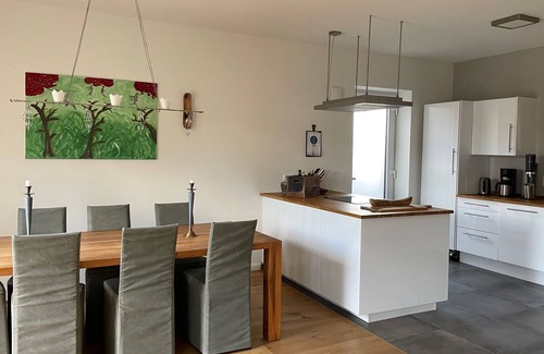 Ahrensburg Apartment | Modern holiday apartment with a large terrace and garden near Hamburg