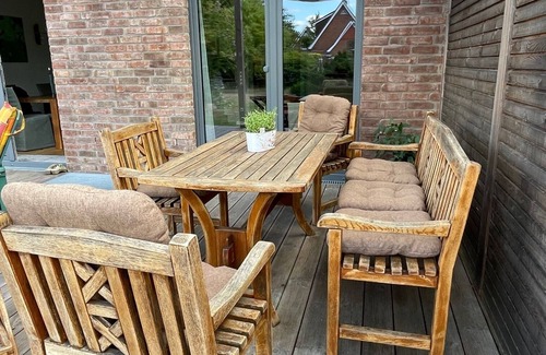 Ahrensburg Apartment | Modern holiday apartment with a large terrace and garden near Hamburg