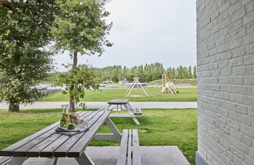 Jabbeke Apartment | Modern holiday apt., 15 min from Bruges & Ostend