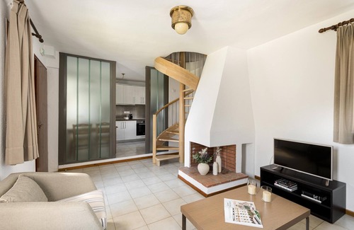 Gerakini House | Modern holiday home, fantastically located at the sea, Wifi | Trikorfo, Chalkidi