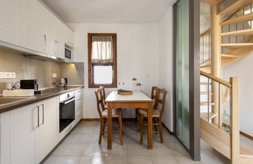 Gerakini House | Modern holiday home, fantastically located at the sea, Wifi | Trikorfo, Chalkidi