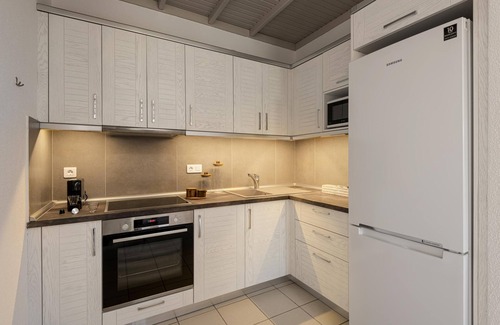 Gerakini House | Modern holiday home, fantastically located at the sea, Wifi | Trikorfo, Chalkidi