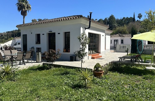 Coin House | Modern holiday home with lots of privacy, pool and 2 terraces