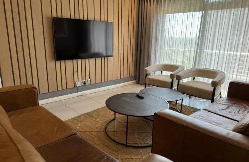 Menlyn Apartment | Modern holiday home