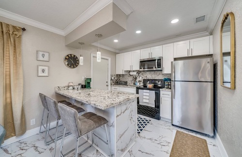 Central Fort Lauderdale Apartment | Modern home 10 minutes from Ft. Lauderdale beach!