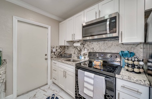 Central Fort Lauderdale Apartment | Modern home 10 minutes from Ft. Lauderdale beach!