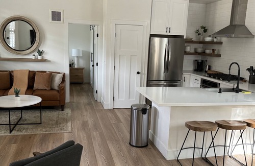 Three Rivers House | Modern Home, 2 miles from Sequoia Park’s Entrance and 10 mi. from Mineral King.