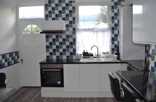 Chapeltown House | Modern Home away from Homenn