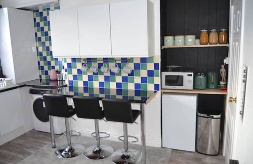 Chapeltown House | Modern Home away from Homenn