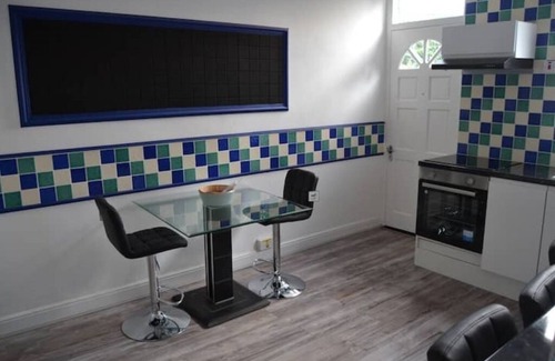 Chapeltown House | Modern Home away from Homenn