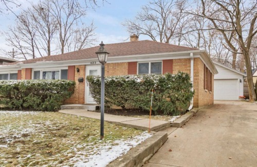 Russell House | Modern Home Centrally Located
