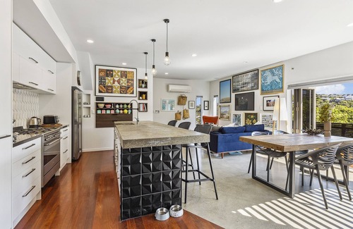 Wellington House | Modern home close to Weta Workshop