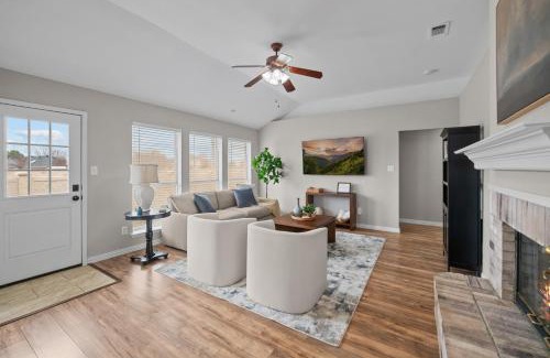 South Arlington House | Modern Home Close to It All in DFW Texas!