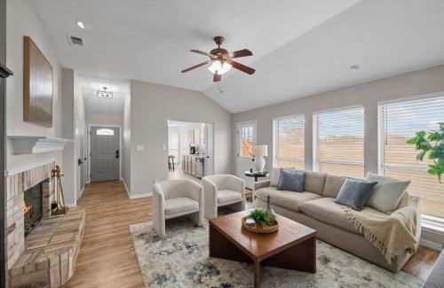 South Arlington House | Modern Home Close to It All in DFW Texas!