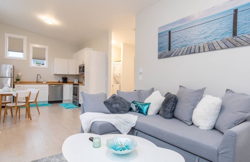 Regional District of Nanaimo Cottage | Modern Home Close to Beach