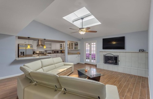 White Rock Hills House | Modern Home close to Downtown and white Rock Lake