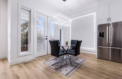 Willoughby House | š” Modern Home for Cozy Enjoyable Vacation near Langley Events Centreā¼ļø